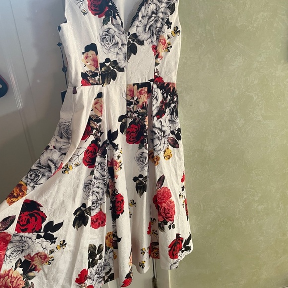 Beautiful fit and flare floral and lace - Picture 7 of 7